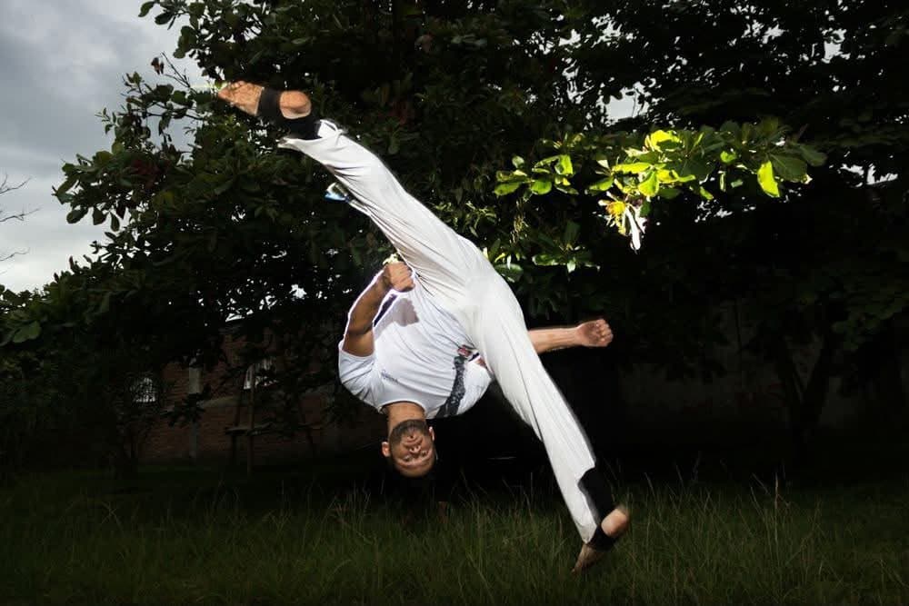 Capoeirista en pleno volteo
