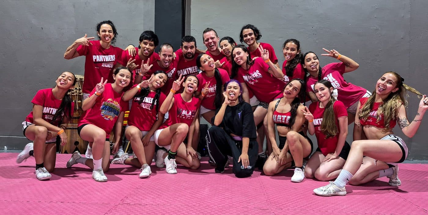 Equipo en el tapete de competencia