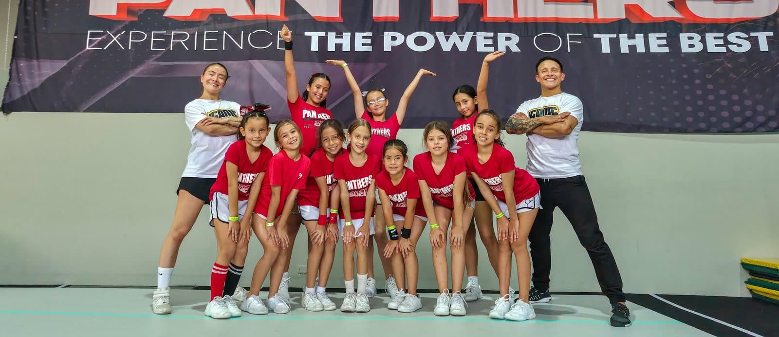Black Panthers con el trofeo de competencia